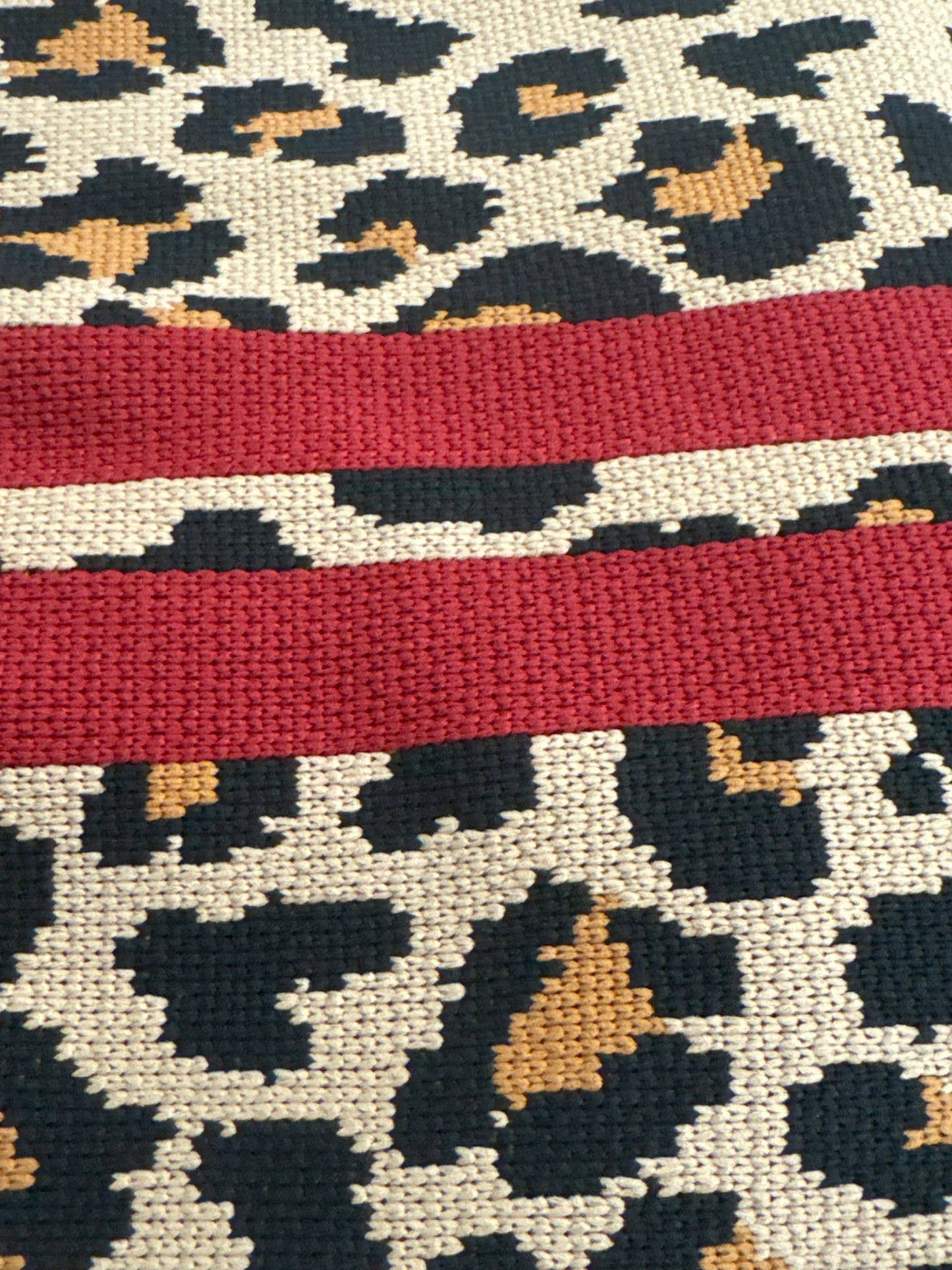 Scarlet Stripe Leopard - Knitted bag: Leopard pattern / Medium